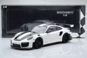 Porsche 911 GT2 RS 991.2 Weissach Package Weiss Schwarze Magnesiumfelgen Minichamps 1:18 153068309 Metall – Bild 6 von 6