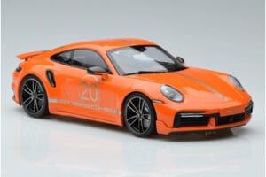 Porsche 911 992 Turbo S China 20th Anniversary Orange Minichamps 1:18 155069171 Metall – Bild 4 von 6