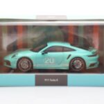 Porsche 911 992 Turbo S Mint Grün Minichamps 1:43 - image 4 of 4
