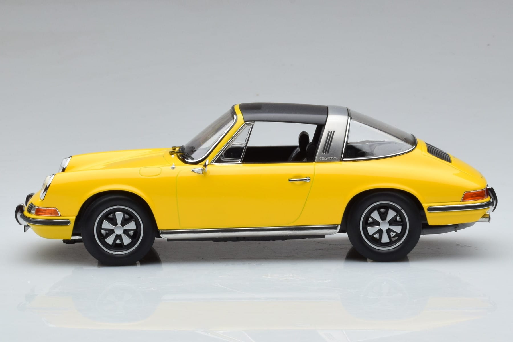 Porsche 911 E Targa Norev 1:18 187643 Metall – Bild 4 von 7