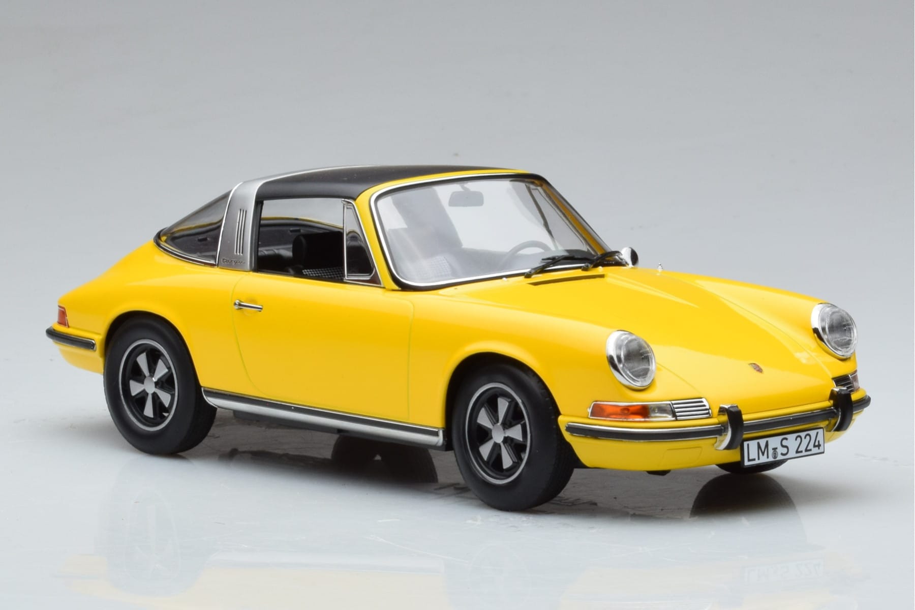 Porsche 911 E Targa Norev 1:18 187643 Metall – Bild 5 von 7