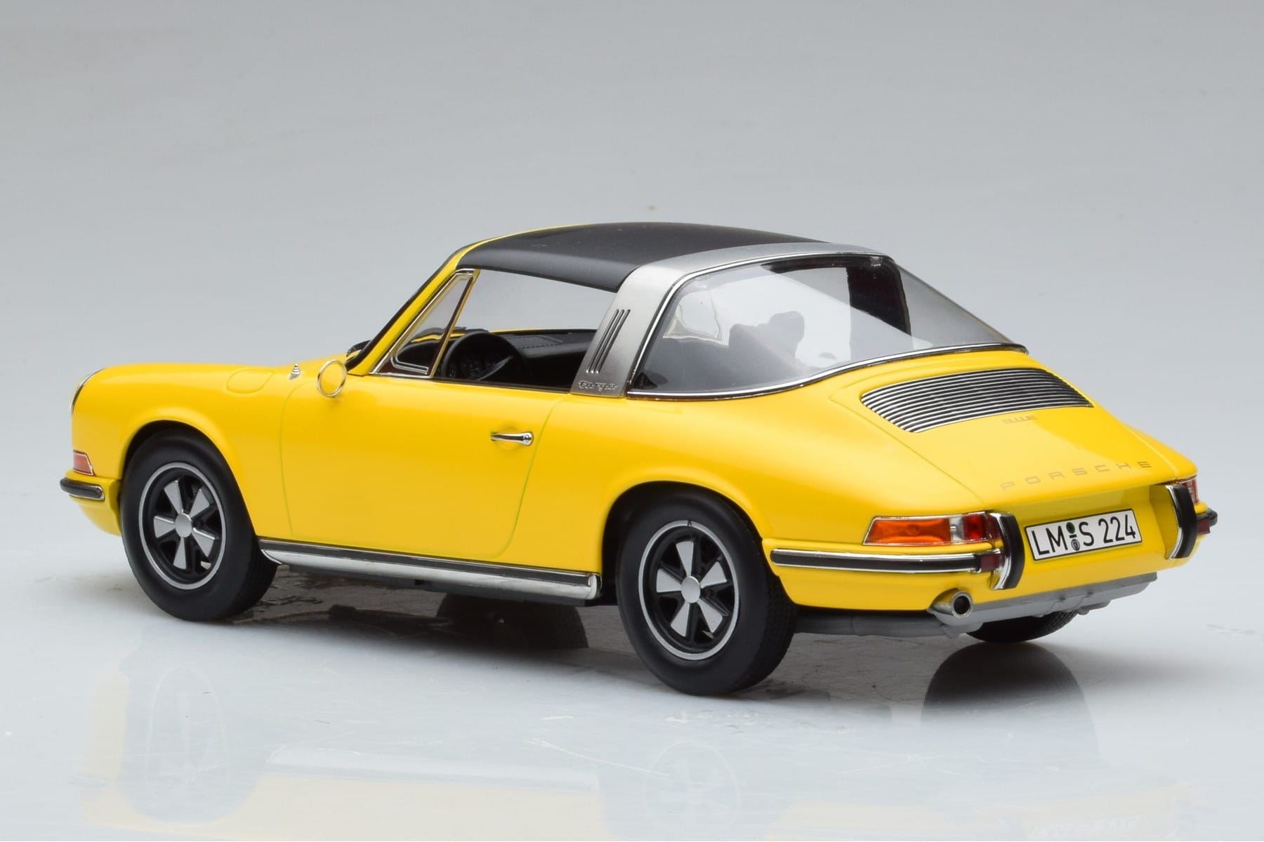 Porsche 911 E Targa Norev 1:18 187643 Metall – Bild 6 von 7