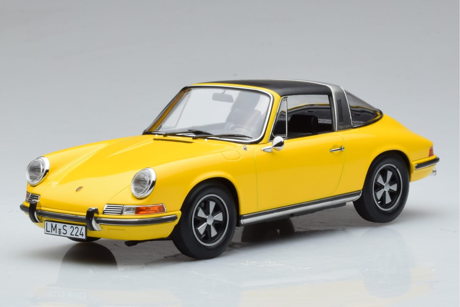 Porsche 911 E Targa Norev 1:18 187643 Metall