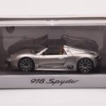 Porsche 918 Spyder Grau Metallic Minichamps 1:43 - image 4 of 4