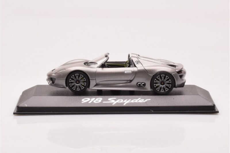 Porsche 918 Spyder Grau Metallic Minichamps 1:43