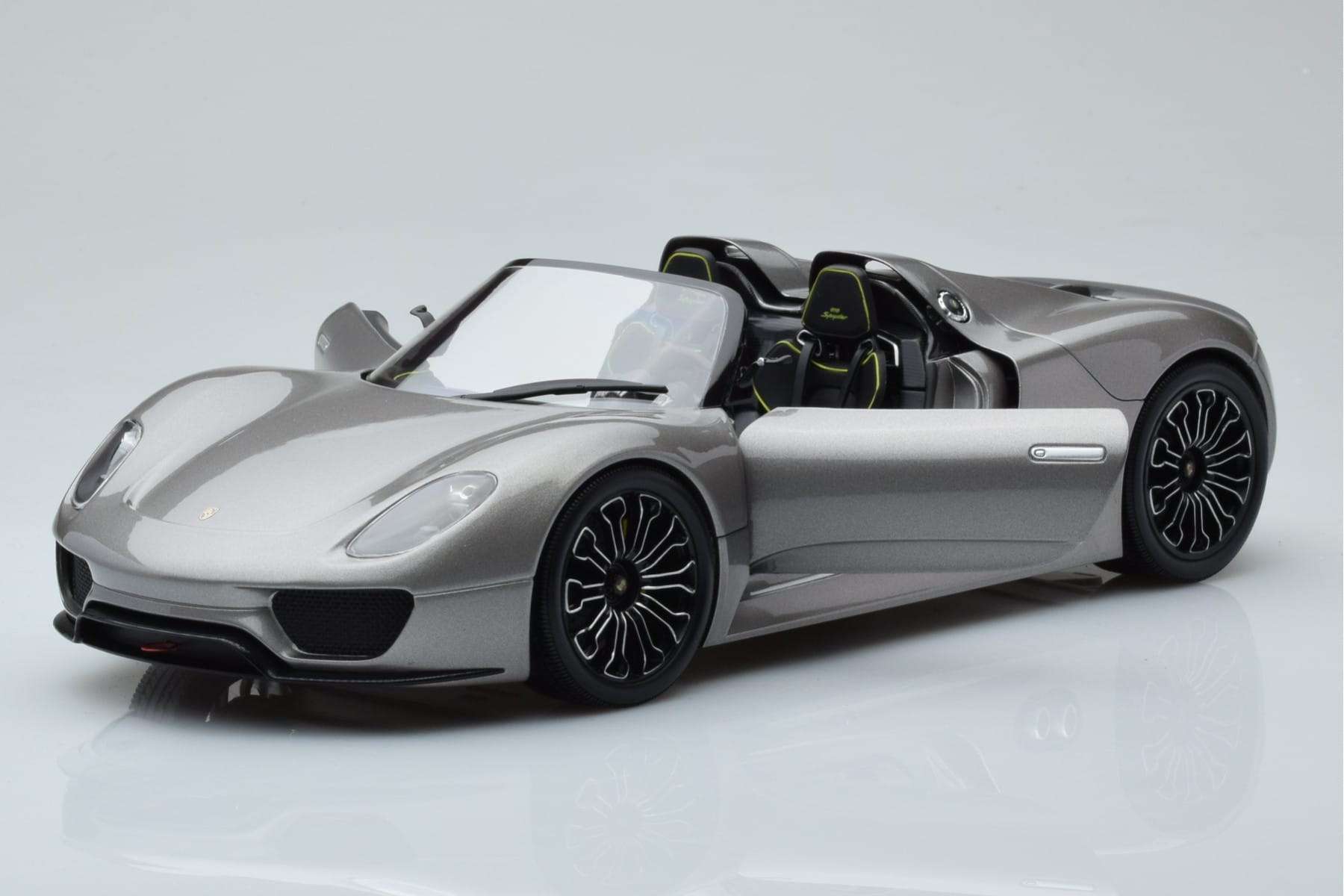 Porsche 918 Spyder Prototyp Grau Metallic Minichamps 1:18 110060030 Metall – Bild 2 von 7