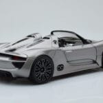 Porsche 918 Spyder Prototyp Grau Metallic Minichamps 1:18 - image 3 of 7