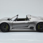 Porsche 918 Spyder Prototyp Grau Metallic Minichamps 1:18 - image 4 of 7