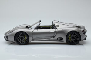 Porsche 918 Spyder Prototyp Grau Metallic Minichamps 1:18 110060030 Metall – Bild 4 von 7
