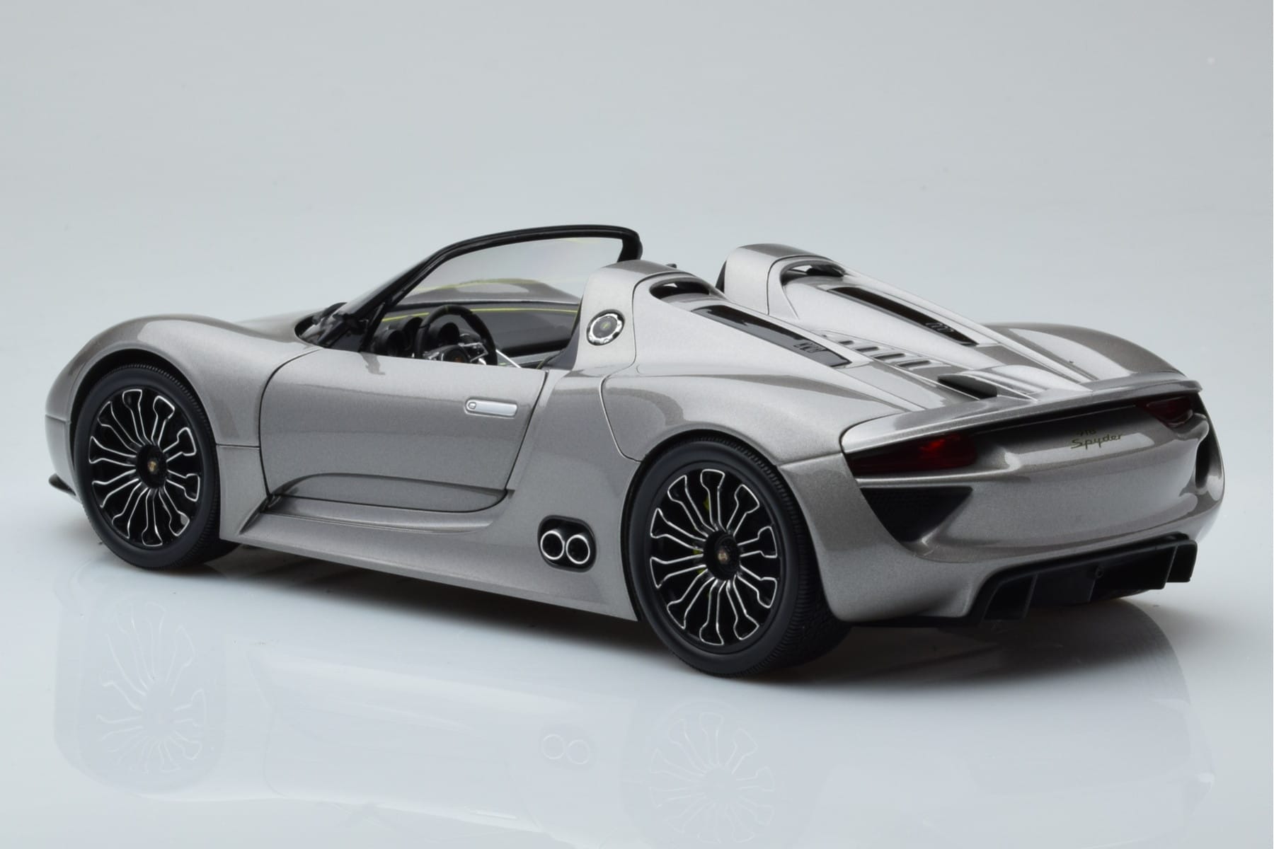 Porsche 918 Spyder Prototyp Grau Metallic Minichamps 1:18 110060030 Metall – Bild 5 von 7