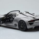 Porsche 918 Spyder Prototyp Grau Metallic Minichamps 1:18 - image 6 of 7