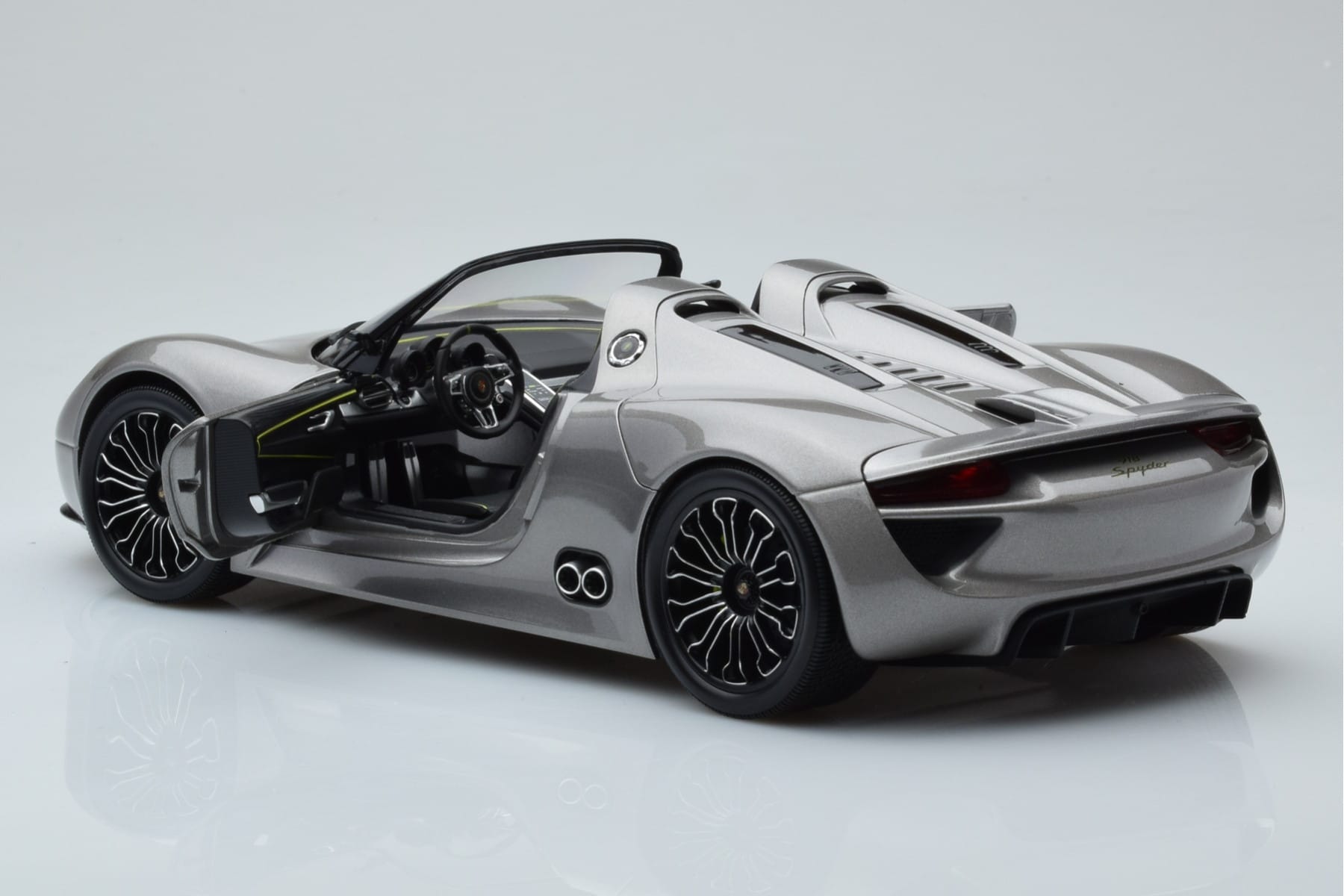 Porsche 918 Spyder Prototyp Grau Metallic Minichamps 1:18 110060030 Metall – Bild 6 von 7