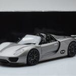 Porsche 918 Spyder Prototyp Grau Metallic Minichamps 1:18 - image 7 of 7