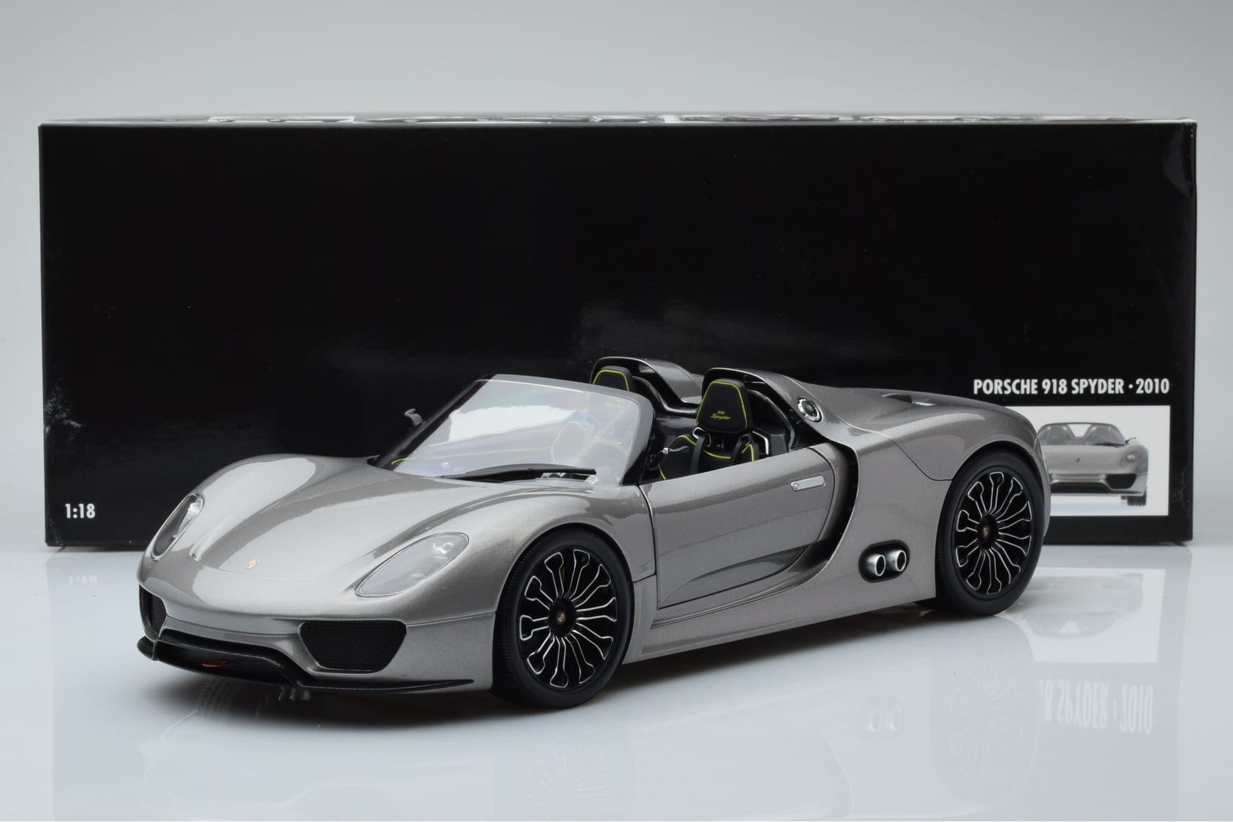 Porsche 918 Spyder Prototyp Grau Metallic Minichamps 1:18 110060030 Metall – Bild 7 von 7
