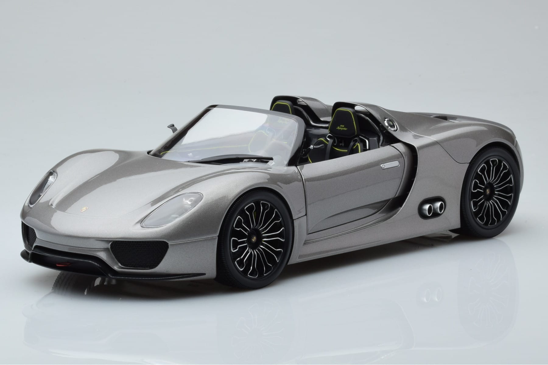 Porsche 918 Spyder Prototyp Grau Metallic Minichamps 1:18 110060030 Metall