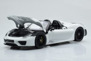 Porsche 918 Spyder Weissach Package Weiss Mit Schwarzen Rädern Minichamps 1:18 113062443 Metall – Bild 2 von 9