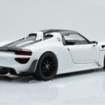 Porsche 918 Spyder Weissach Package Weiss Mit Schwarzen Rädern Minichamps 1:18 - image 3 of 9