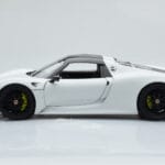 Porsche 918 Spyder Weissach Package Weiss Mit Schwarzen Rädern Minichamps 1:18 - image 5 of 9