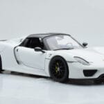 Porsche 918 Spyder Weissach Package Weiss Mit Schwarzen Rädern Minichamps 1:18 - image 7 of 9