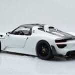 Porsche 918 Spyder Weissach Package Weiss Mit Schwarzen Rädern Minichamps 1:18 - image 8 of 9