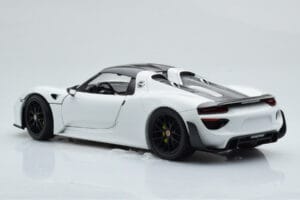Porsche 918 Spyder Weissach Package Weiss Mit Schwarzen Rädern Minichamps 1:18 113062443 Metall – Bild 8 von 9