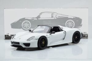 Porsche 918 Spyder Weissach Package Weiss Mit Schwarzen Rädern Minichamps 1:18 113062443 Metall – Bild 9 von 9