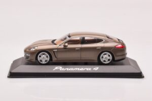 Porsche Panamera 970 4 Beige Metallic Minichamps 1:43