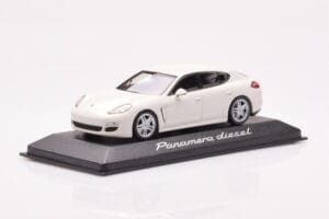 Porsche Panamera 970 Diesel Carrara Weiss Minichamps 1:43 WAP0200090C Metall – Bild 2 von 4