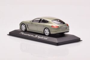 Porsche Panamera 970 S Hybrid Critall Grün Minichamps 1:43 WAP0205010A Metall – Bild 3 von 4