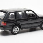 Range Rover P38 4.6 HSE Schwarz Metallic AUTOart 1:18 - image 6 of 9