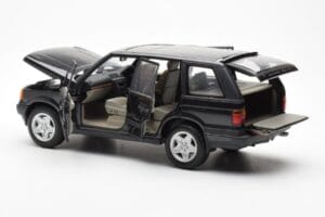 Range Rover P38 4.6 HSE Schwarz Metallic AUTOart 1:18 70017 Metall – Bild 8 von 9