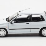 Renault Clio 16S Weiss Norev 1:18 - image 4 of 8