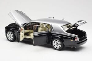 Rolls-Royce Phantom VII EWB Schwarz und Silber Kyosho 1:18 08841BKS Metall – Bild 5 von 8