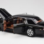 Rolls-Royce Phantom VII EWB Diamond Schwarz Kyosho 1:18 - image 5 of 8