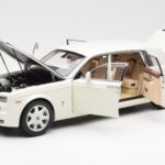 Rolls-Royce Phantom VII EWB English Weiss Kyosho 1:18 - image 2 of 8
