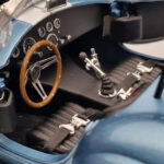 Shelby Cobra 427 S/C Hellblau Kyosho 1:18 - image 7 of 9