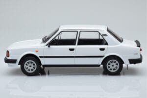 Skoda 130 L Weiss IXO 1:18 18CMC158 Metall – Bild 3 von 6