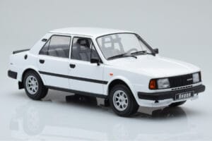 Skoda 130 L Weiss IXO 1:18 18CMC158 Metall – Bild 4 von 6