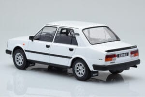 Skoda 130 L Weiss IXO 1:18 18CMC158 Metall – Bild 5 von 6