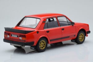 Skoda 130 LR Rot IXO 1:18 18CMC159 Metall – Bild 2 von 6