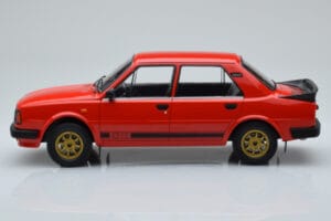Skoda 130 LR Rot IXO 1:18 18CMC159 Metall – Bild 3 von 6