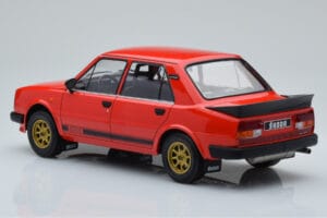 Skoda 130 LR Rot IXO 1:18 18CMC159 Metall – Bild 5 von 6