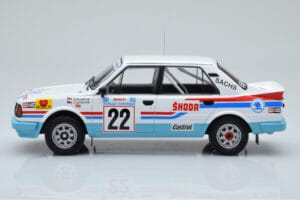 Skoda 130 LR #22 S. Kvaizar / J. Janecek Rally Acropolis 1986 IXO 1:18 18RMC157B Metall – Bild 3 von 6