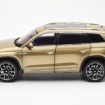 Skoda Kodiaq Gold FAW 1:18 - image 4 of 8