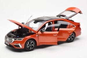 Skoda Octavia Pro Orange FAW 1:18 ZMR000006ORA Metall – Bild 2 von 8