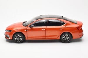 Skoda Octavia Pro Orange FAW 1:18 ZMR000006ORA Metall – Bild 4 von 8