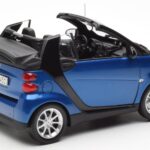 Smart Fortwo 451 Cabrio Blau & Schwarz Minichamps 1:18 - image 3 of 8