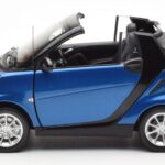Smart Fortwo 451 Cabrio Blau & Schwarz Minichamps 1:18 - image 4 of 8