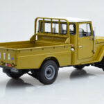 Toyota Land Cruiser 40 4x4 Pickup Oliv Kyosho 1:18 - image 4 of 8