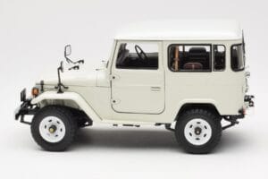Toyota Land Cruiser FJ40 Van Weiss Kyosho 1:18 08971W Metall – Bild 4 von 8